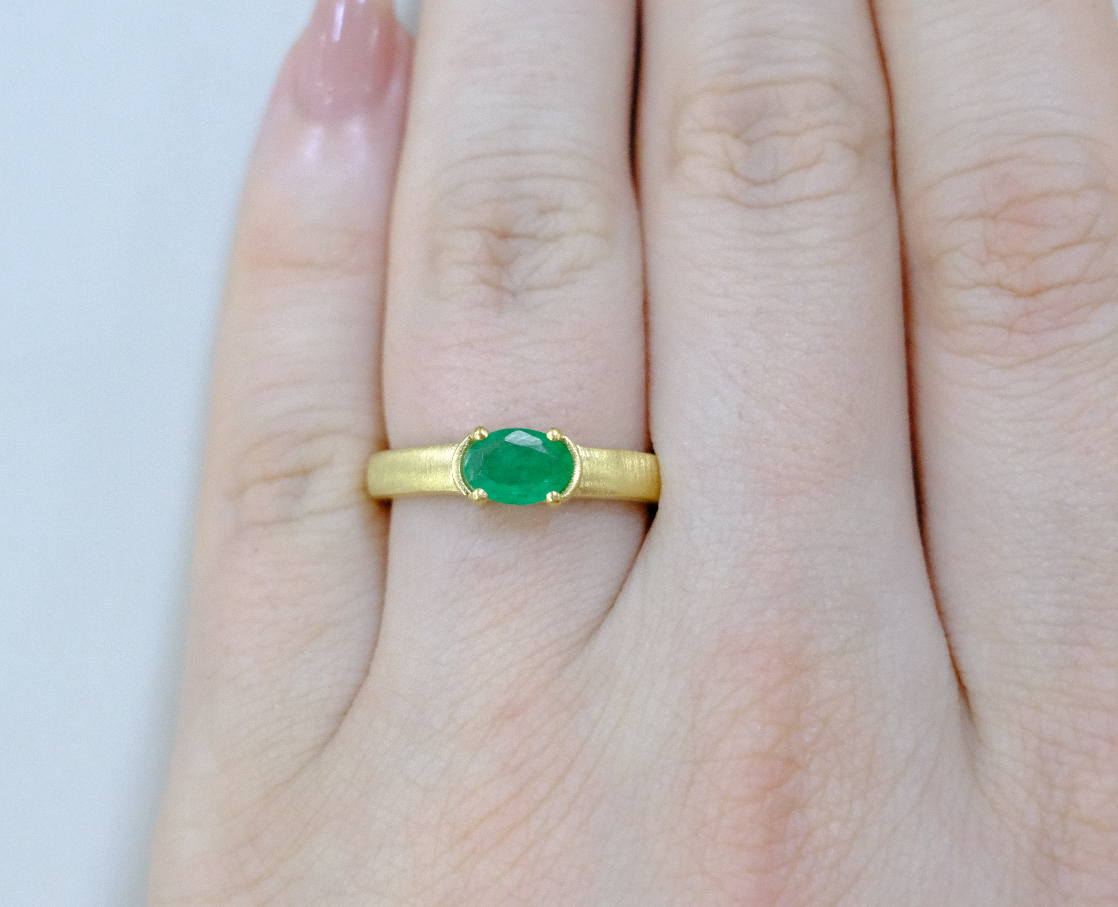 Серебряное кольцо с изумрудом